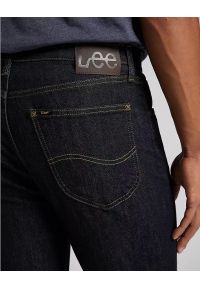 Lee - Spodnie jeansowe męskie LEE Austin RINSE. Okazja: do pracy, na spacer, na co dzień. Kolor: niebieski. Materiał: jeans. Styl: casual #4