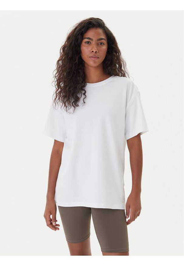 GIRLFRIEND COLLECTIVE - Girlfriend Collective T-Shirt Reset 3039 Biały Relaxed Fit. Kolor: biały. Materiał: syntetyk