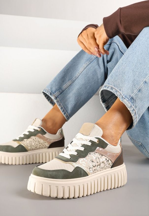 Born2be - Beżowo-Zielone Sneakersy na Tłoczonej Podeszwie ze Zdobieniami w Panterkę Gerraza. Okazja: na co dzień. Zapięcie: sznurówki. Kolor: beżowy. Materiał: jeans. Wzór: aplikacja, motyw zwierzęcy
