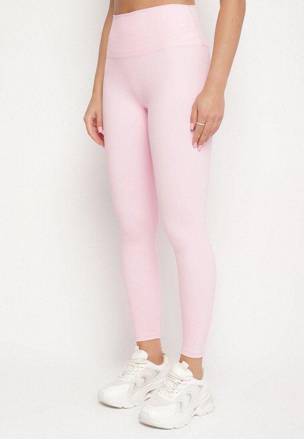Born2be - Różowy Komplet Sportowy Legginsy i Dopasowany T-shirt Silendria. Kolor: różowy