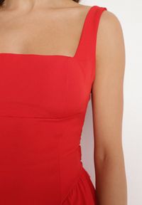 Born2be - Czerwona Sukienka Rozkloszowana z Ozdobną Kokardą na Plecach Sonarisea. Typ kołnierza: kokarda. Kolor: czerwony. Typ sukienki: rozkloszowane. Styl: klasyczny #3