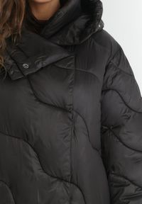 Born2be - Czarna Kurtka Pikowana Płaszcz Heosie. Kolor: czarny. Sezon: zima, jesień #5