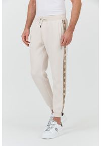 Guess - GUESS Beżowe męskie spodnie Mickey Cuff Pant, Rozmiar S. Kolor: beżowy