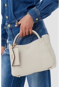 Guess - GUESS Biała torebka damska klasyczna SML Girlfriend Satchel. Kolor: biały. Materiał: skórzane. Styl: klasyczny