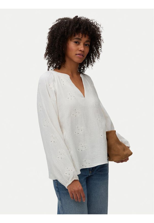 Vero Moda Bluzka Natali 10342739 Biały Regular Fit. Kolor: biały. Materiał: bawełna