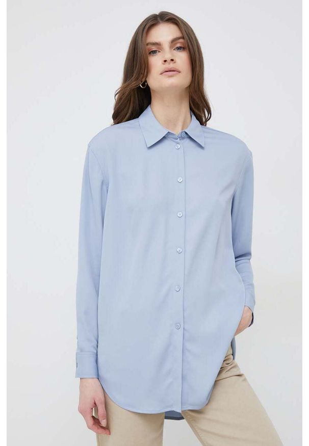 Calvin Klein koszula damska kolor niebieski relaxed z kołnierzykiem klasycznym. Typ kołnierza: kołnierzyk klasyczny. Kolor: niebieski. Materiał: tkanina. Styl: klasyczny