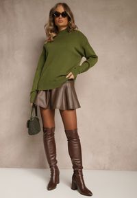 Renee - Zielony Gładki Golf Zdobiony Guzikami przy Dekolcie Rallessa. Okazja: na randkę, na co dzień, na spotkanie biznesowe. Typ kołnierza: golf. Kolor: zielony. Materiał: jeans. Długość rękawa: długi rękaw. Długość: długie. Wzór: gładki, aplikacja. Styl: klasyczny, casual, elegancki, biznesowy #4