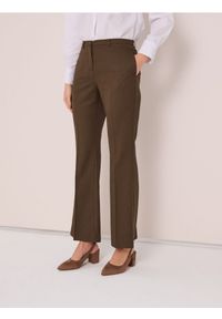 Sinsay - Eleganckie spodnie flare - brązowy. Kolor: brązowy. Styl: elegancki #1