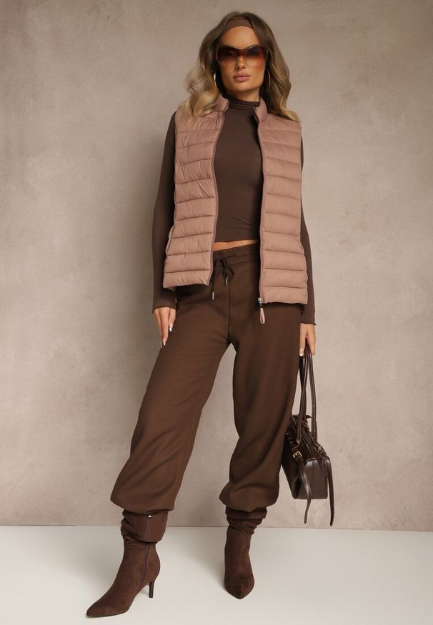 Renee - Beżowa Kamizelka Ozdobiona Pikowaniem Soellame. Okazja: na co dzień. Kolor: beżowy. Wzór: aplikacja. Styl: casual, street