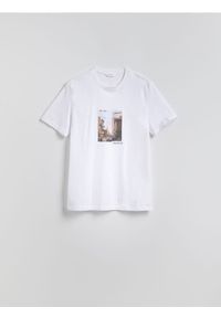 Reserved - T-shirt regular z nadrukiem - biały. Kolor: biały. Materiał: bawełna, dzianina. Wzór: nadruk