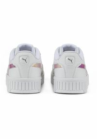 Buty do chodzenia damskie Puma Carina 2.0. Zapięcie: sznurówki. Kolor: biały, wielokolorowy, szary. Materiał: guma, materiał. Szerokość cholewki: normalna. Sport: turystyka piesza