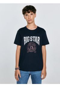 Big-Star - Koszulka chłopięca z nadrukiem granatowa Mauter 403. Okazja: na co dzień. Kolor: niebieski. Materiał: jeans, dzianina. Wzór: nadruk. Styl: młodzieżowy, klasyczny, casual