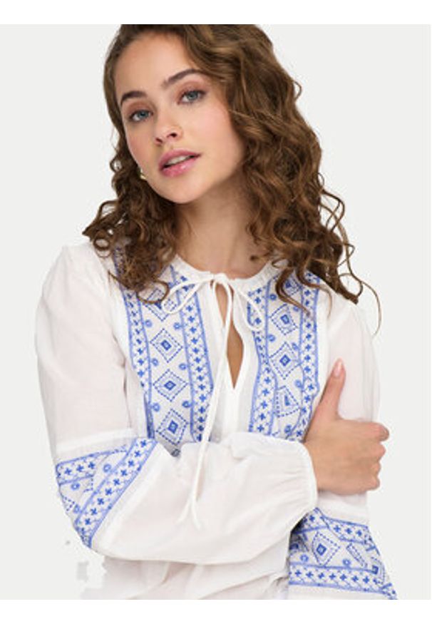 JDY Bluzka Lulu 15345478 Biały Regular Fit. Kolor: biały. Materiał: bawełna