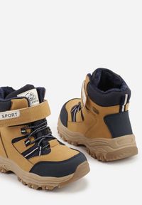 Born2be - Brązowe Botki w Trekkingowym Stylu Vices Zapinane na Rzep Nelanella. Okazja: na uczelnię, na spacer. Zapięcie: rzepy. Kolor: brązowy. Materiał: jeans. Wzór: kolorowy. Styl: elegancki