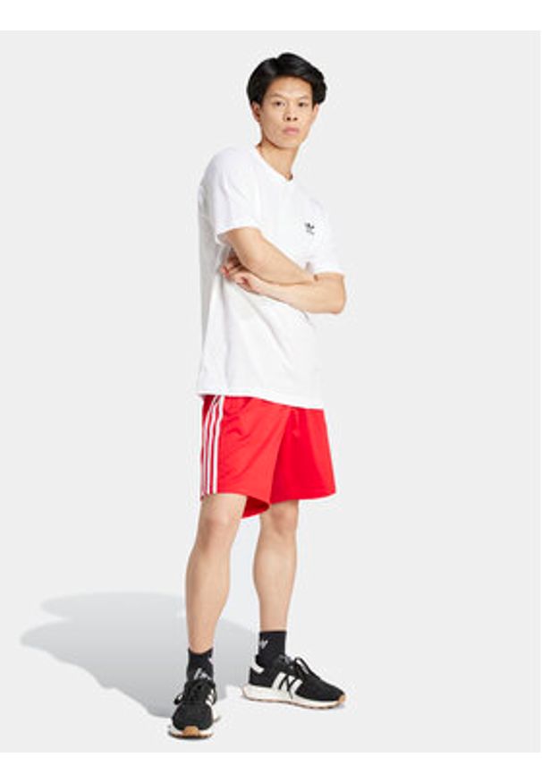 Adidas - adidas Szorty sportowe adicolor Firebird IM9421 Czerwony Regular Fit. Kolor: czerwony. Materiał: syntetyk. Styl: sportowy