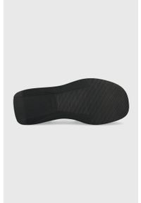 Vagabond Shoemakers sandały skórzane COURTNEY damskie kolor czarny na platformie. Zapięcie: klamry. Kolor: czarny. Materiał: skóra. Wzór: gładki. Obcas: na platformie #3