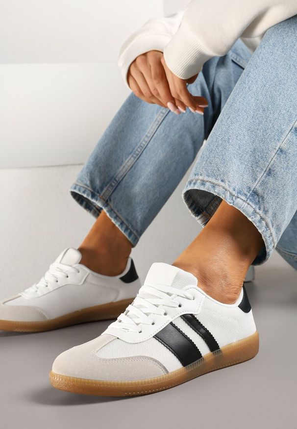 Born2be - Białe Sneakersy Tenisówki z Ozdobnymi Paskami Jenavena. Okazja: na co dzień, na spacer. Zapięcie: pasek. Kolor: biały. Sport: turystyka piesza