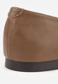 Renee - Jasnobrązowe Balerinki Vices z Noskiem w Szpic i Skórzaną Wkładką Belviie. Okazja: na co dzień, na randkę. Kolor: brązowy. Materiał: skóra. Obcas: na płaskiej podeszwie. Styl: casual, elegancki #8