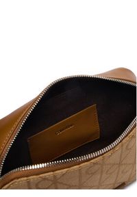 Calvin Klein Torebka Emblem Aop Jacquard Camera Bag LV04F3533G Brązowy. Kolor: brązowy #6