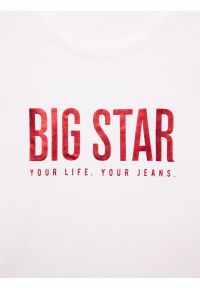 Big-Star - Koszulka damska z logo BIG STAR biała Betta 100. Okazja: na co dzień. Kolor: biały. Materiał: jeans, dzianina. Wzór: aplikacja, nadruk. Styl: klasyczny, casual, elegancki
