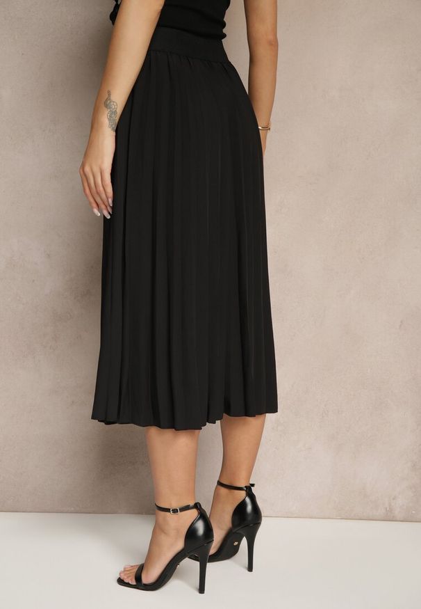 Renee - Czarna Casualowa Spódnica Plisowana z Gumką w Pasie Velentina. Okazja: na co dzień. Kolor: czarny. Materiał: koronka. Styl: casual