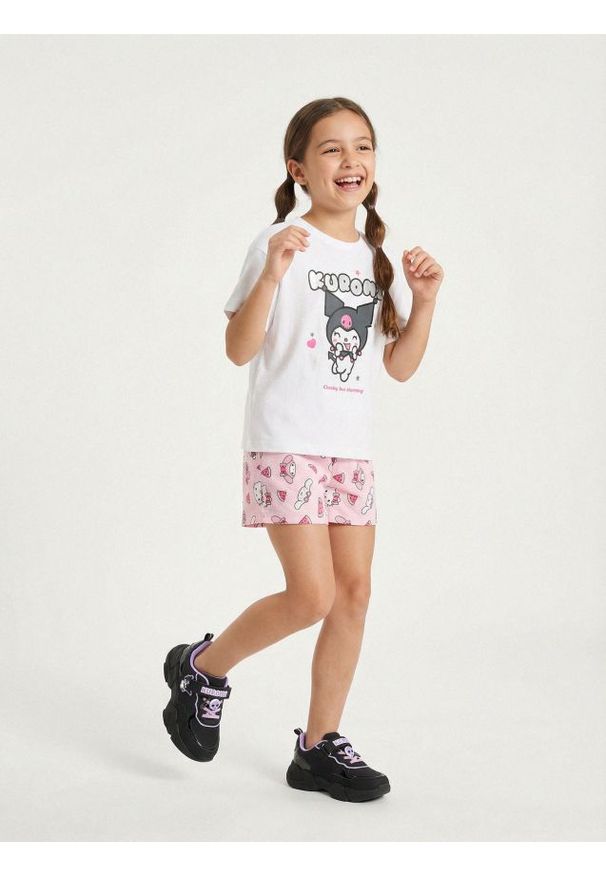 Sinsay - Bawełniana koszulka z nadrukiem Kuromi - biały. Kolor: biały. Materiał: bawełna. Wzór: nadruk