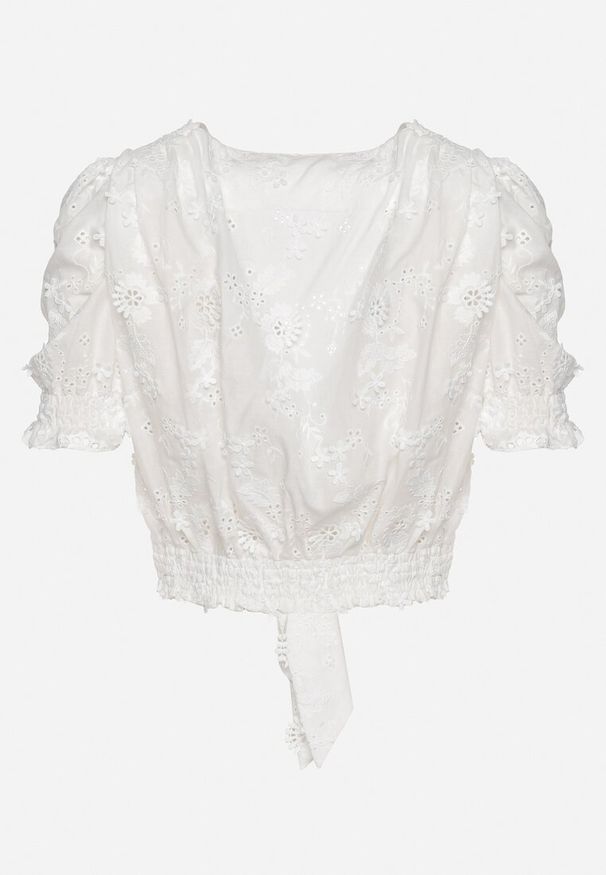 Born2be - Biała Bawełniana Bluzka Koronkowa z Głębokim Dekoltem i Wiązaniem Horacia. Okazja: na co dzień. Kolor: biały. Materiał: koronka, bawełna. Sezon: wiosna, lato. Styl: casual