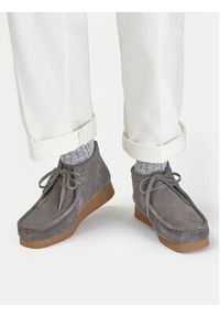 Clarks Trzewiki Wallabee Evo Bt 26174938 Szary. Kolor: szary. Materiał: skóra, zamsz