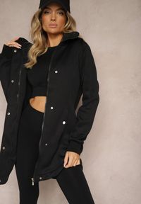 Renee - Czarna Bluza z Dodatkiem Bawełny o Długim Kroju z Kapturem Zapinana na Napy Coriora. Okazja: na co dzień. Typ kołnierza: kaptur. Kolor: czarny. Materiał: bawełna. Długość: długie. Styl: casual #4