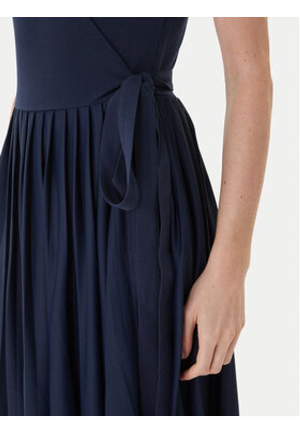 TOMMY HILFIGER - Tommy Hilfiger Sukienka codzienna 1985 WW0WW45733 Granatowy Regular Fit. Okazja: na co dzień. Kolor: niebieski. Materiał: syntetyk. Typ sukienki: proste. Styl: casual