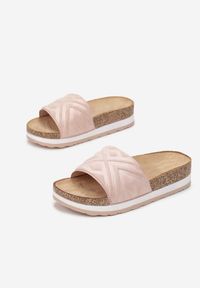 Born2be - Różowe Klapki Gildal. Nosek buta: okrągły. Kolor: różowy. Materiał: guma, zamsz. Wzór: geometria, aplikacja. Sezon: lato #4