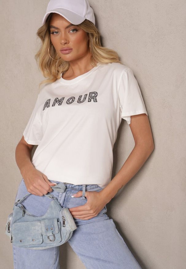 Renee - Biały Bawełniany T-shirt z Napisem z Cekinami Marivinna. Okazja: na co dzień. Kolor: biały. Materiał: bawełna. Wzór: napisy. Styl: klasyczny, elegancki, casual