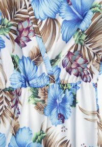 Renee - Niebieska Kopertowa Sukienka z Wiskozą i Gumką w Talii w Tropikalne Kwiaty Chionobe. Okazja: na spacer, na co dzień. Kolekcja: moda ciążowa. Kolor: niebieski. Materiał: wiskoza. Wzór: kwiaty. Sezon: lato. Typ sukienki: kopertowe. Styl: wakacyjny, elegancki, casual #6