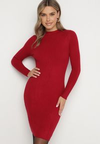 Born2be - Bordowa Sukienka Mini z Prążkowanej Sweterkowej Dzianiny o Dopasowanym Fasonie Paulinma. Kolor: czerwony. Materiał: dzianina, prążkowany. Długość rękawa: długi rękaw. Długość: mini