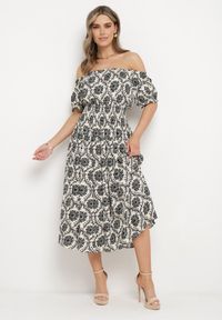 Born2be - Szaro-Beżowa Wiskozowa Sukienka Hiszpanka z Gumką w Pasie i przy Rękawkach Yilalama. Okazja: na co dzień. Typ kołnierza: dekolt hiszpanka. Kolor: szary. Materiał: wiskoza. Długość rękawa: krótki rękaw. Styl: casual #7