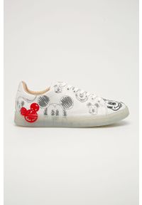 MOA Concept - Buty skórzane x Disney. Nosek buta: okrągły. Zapięcie: sznurówki. Kolor: biały. Materiał: skóra. Szerokość cholewki: normalna. Wzór: motyw z bajki. Obcas: na obcasie. Wysokość obcasa: niski #1