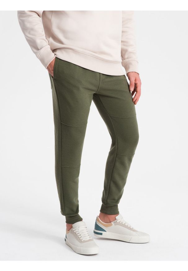 Ombre Clothing - Spodnie dresowe męskie z tkaniny ottoman - ciemnooliwkowe V3 - Rozmiar: XL. Kolor: oliwkowy. Materiał: tkanina, dresówka. Styl: sportowy