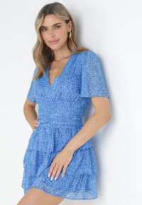 Born2be - Niebieska Taliowana Sukienka Mini z Głębokim Dekoltem i Gumkami w Pasie Neetho. Kolor: niebieski. Długość rękawa: krótki rękaw. Sezon: wiosna, lato. Długość: mini #1