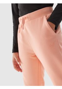 4f - Spodnie dresowe joggery dziewczęce. Kolor: różowy. Materiał: dresówka #2