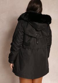 Renee - Czarna Kurtka Parka Nylonowa Mivo. Okazja: na co dzień. Kolekcja: plus size. Kolor: czarny. Materiał: nylon. Sezon: zima. Styl: klasyczny, casual, elegancki, wizytowy
