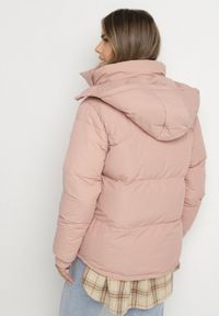 Born2be - Różowa Pudełkowa Kurtka Pikowana z Kapturem Anena. Okazja: na co dzień. Typ kołnierza: kaptur. Kolor: różowy. Materiał: jeans. Styl: klasyczny, casual, elegancki #4
