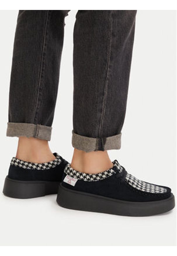 Clarks Półbuty Torview W 26184945 Czarny. Kolor: czarny. Materiał: skóra, zamsz