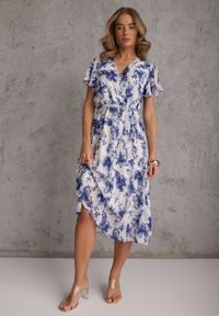 Renee - Niebieska Kopertowa Sukienka z Wiązanym Paskiem w Kwiatowy Print z Brokatem Runewea. Okazja: na randkę. Kolor: niebieski. Wzór: kwiaty, nadruk. Typ sukienki: kopertowe. Styl: boho #5
