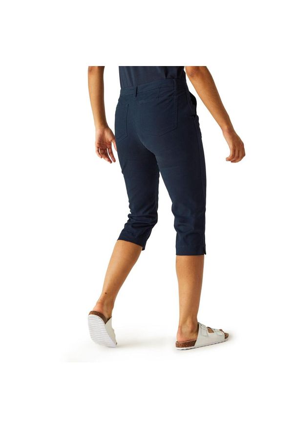 Regatta - Damskie spodnie Bayletta Capri. Kolor: niebieski. Materiał: elastan, bawełna. Sport: turystyka piesza