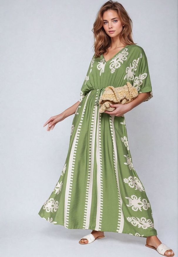 Born2be - Zielona Bawełniana Sukienka o Taliowanym Kroju z Gumką w Pasie Rivanue. Typ kołnierza: dekolt w kształcie V. Kolor: zielony. Materiał: bawełna. Długość rękawa: krótki rękaw