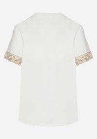 Born2be - Biały T-shirt z Bawełny Zdobiony Koronką z Cekinami Pollea. Okazja: na co dzień. Kolor: biały. Materiał: bawełna, koronka. Długość rękawa: krótki rękaw. Długość: krótkie. Wzór: aplikacja, koronka. Styl: klasyczny, casual #3