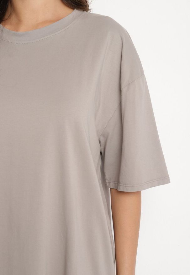 Born2be - Beżowy Bawełniany T-shirt Koszulka z Krótkim Rękawem Bevima. Okazja: na co dzień, na spacer. Kolor: beżowy. Materiał: bawełna. Długość rękawa: krótki rękaw. Długość: krótkie. Styl: klasyczny, casual