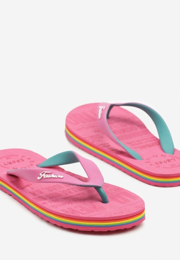 Born2be - Fuksjowe Japonki Ozdobione Napisami Ballisen. Okazja: na co dzień, na plażę. Kolor: różowy. Wzór: napisy, aplikacja. Sezon: lato. Styl: klasyczny, casual