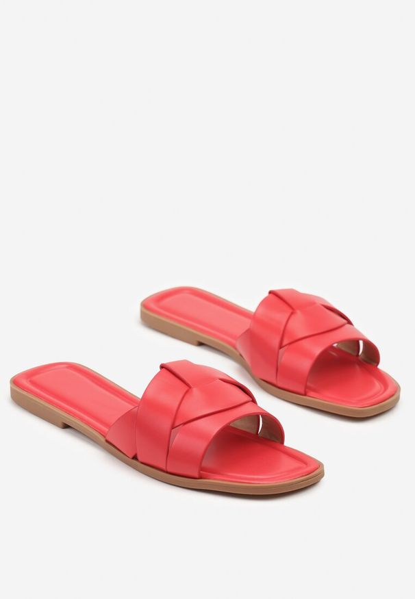 Renee - Czerwone Klapki na Płaskiej Podeszwie z Ozdobną Cholewką Redamine. Okazja: na co dzień. Kolor: czerwony. Materiał: jeans. Wzór: aplikacja. Sezon: lato. Obcas: na płaskiej podeszwie. Styl: casual, elegancki