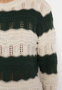 Born2be - Beżowo-Zielony Sweter z Ażurowej Dzianiny w Szerokie Paski z Metaliczną Nitką Cassaphne. Kolor: beżowy. Materiał: dzianina. Wzór: ażurowy, paski #4